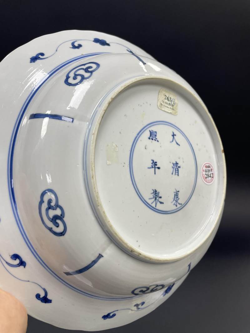 清康熙 青花刀马人物纹折沿大盘 - 图14
