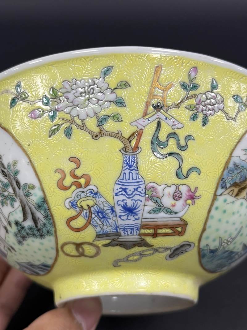 清光绪 内青花外黄地粉彩吉庆升平开光三羊开泰图碗 - 图8