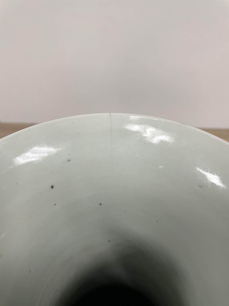 清晚期 青花缠枝莲纹开光粉彩山水人物纹螭耳尊 - 图16