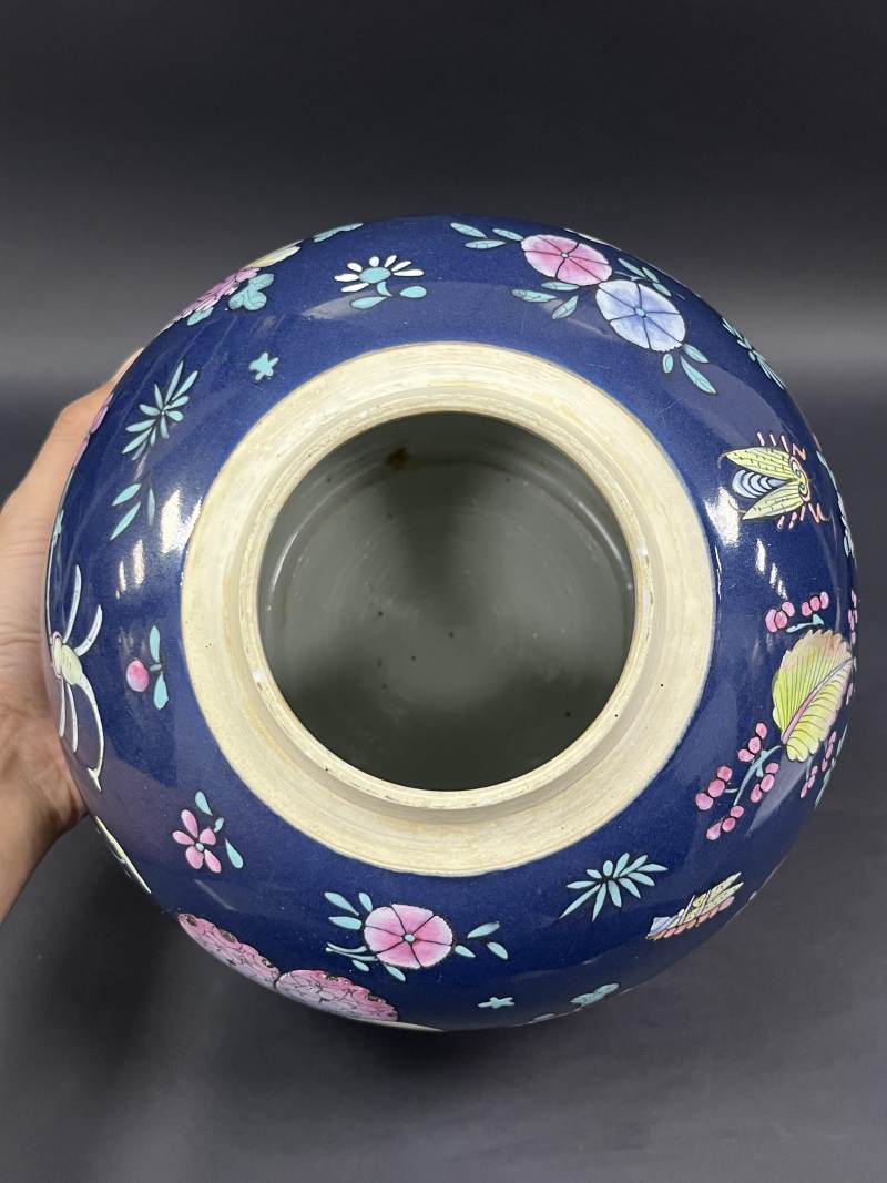 清中期 蓝釉粉彩花蝶纹罐一对 - 图24