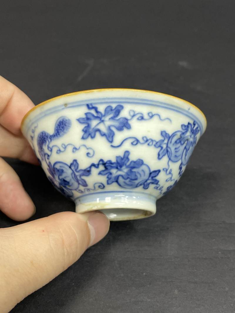 清早期 青花松鼠瓜瓞图茶碗一对 - 图3