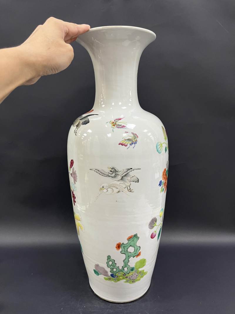 清晚期 粉彩花鸟纹大瓶 - 图6