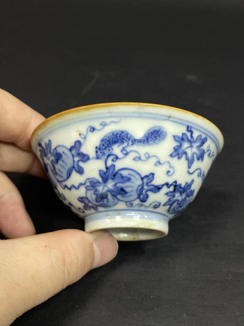 清早期 青花松鼠瓜瓞图茶碗一对 - 图2