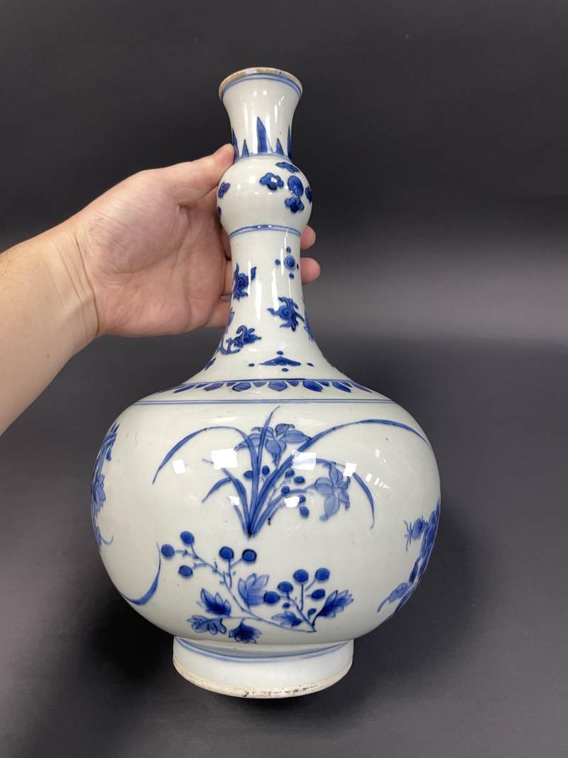 明崇祯 青花花卉纹蒜头瓶 - 图3