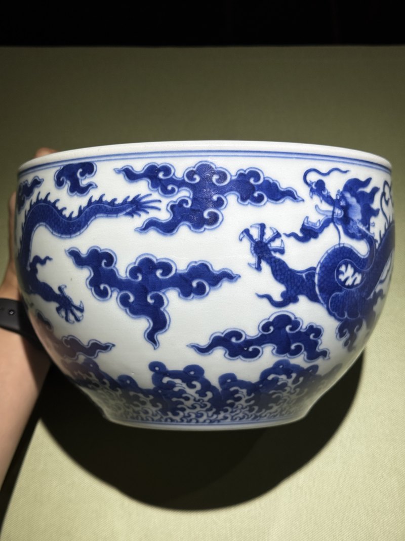 清乾隆 青花云龙纹案缸 - 图8