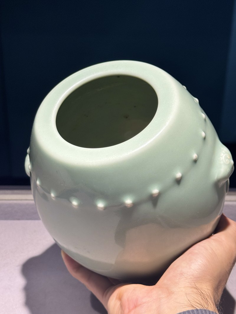 清乾隆 粉青釉铺首耳鼓钉罐 - 图57