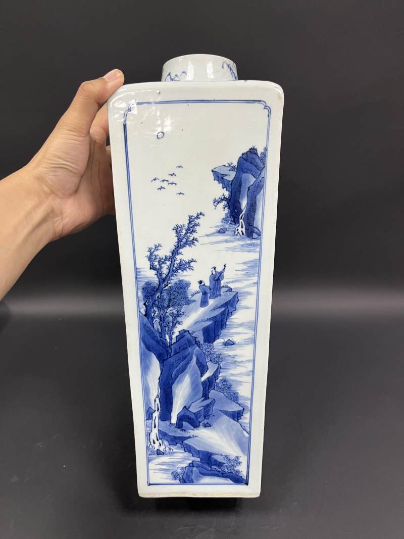 清康熙 青花山水人物纹天圆地方瓶 - 图3