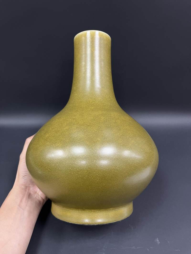 清光绪 茶叶末釉荸荠瓶 - 图2