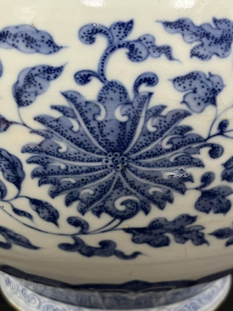 清晚期 青花缠枝莲纹赏瓶 - 图9