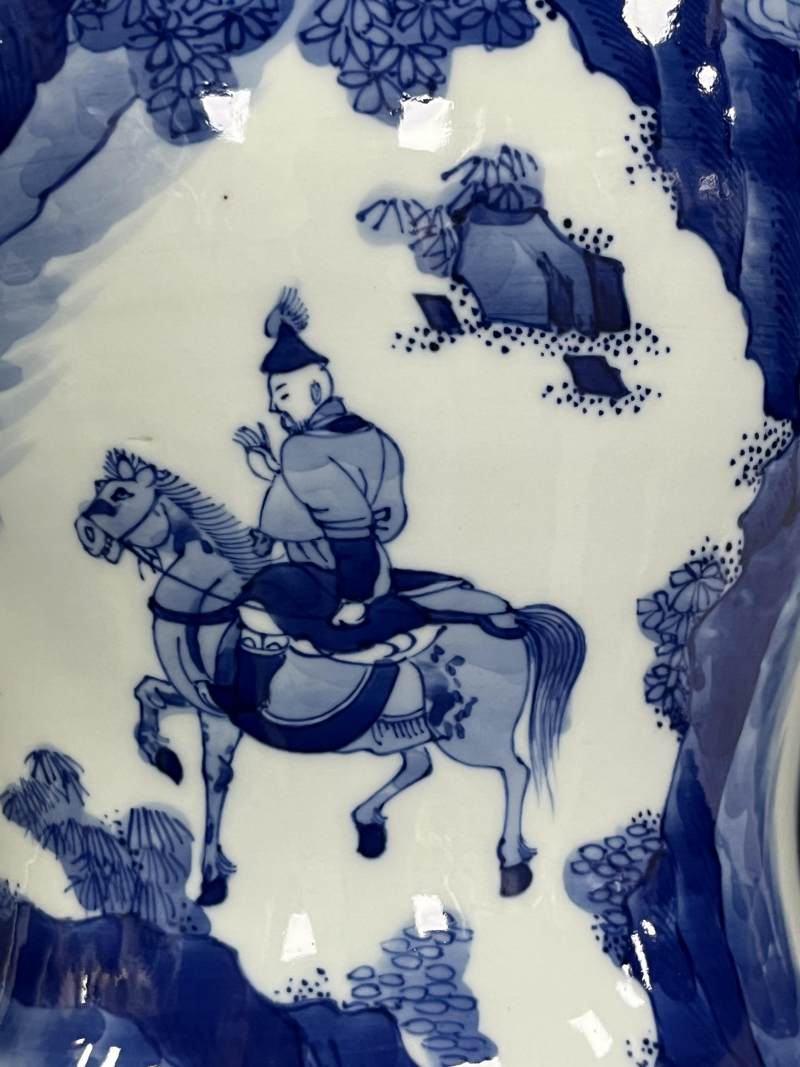 清康熙 青花木兰秋狝人物故事图将军罐 - 图14