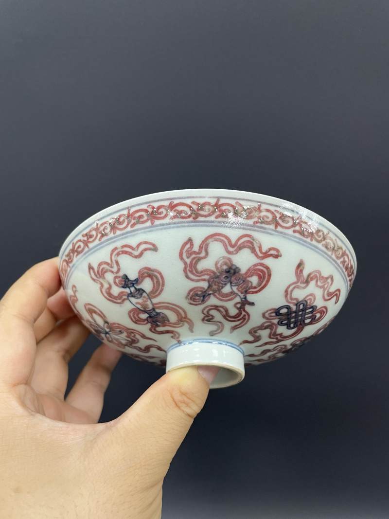 清晚期 青花釉里红内五福捧寿纹外八宝纹碗一对 - 图17