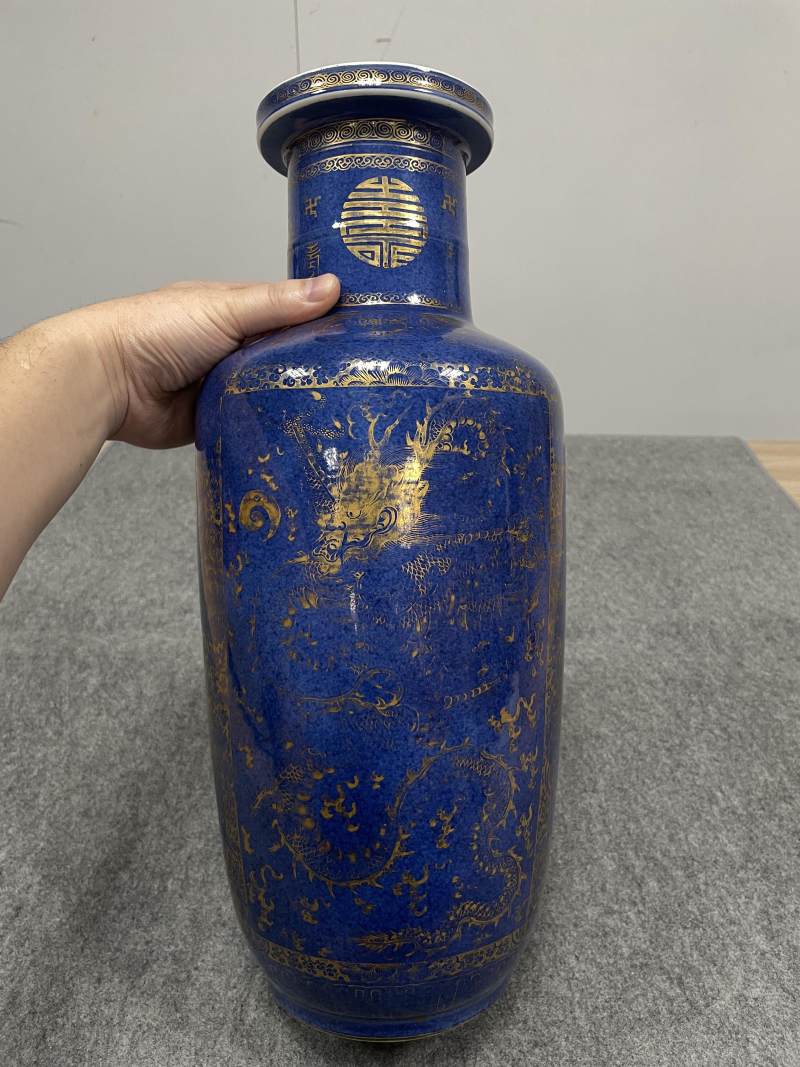 清康熙 洒蓝釉描金花卉开光云龙鱼藻诗文棒槌瓶 - 图2