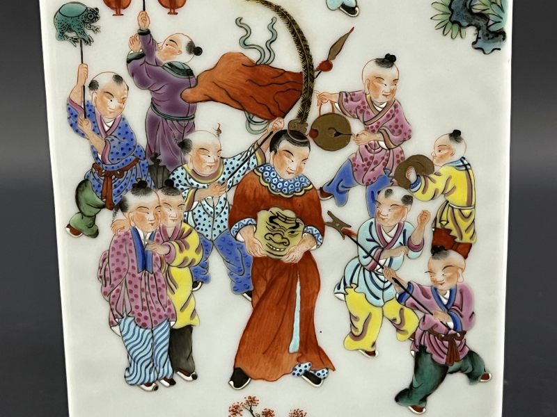 民国 粉彩百子婴戏图琮式瓶 - 图19
