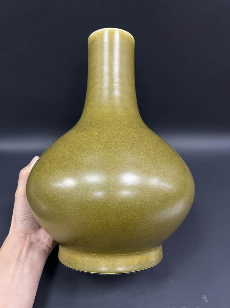 清光绪 茶叶末釉荸荠瓶 - 图3