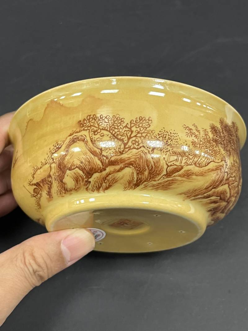 清乾隆 米黄地矾红山水纹仿扎古扎雅木碗 - 图4