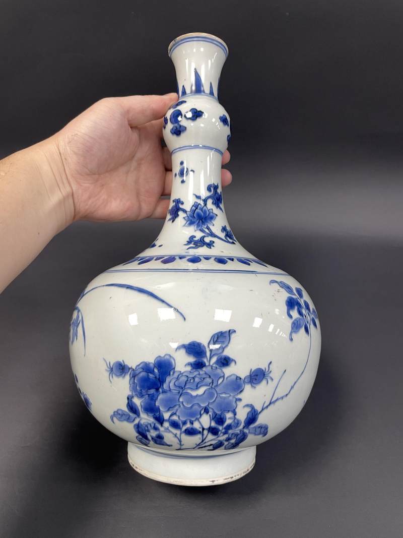 明崇祯 青花花卉纹蒜头瓶 - 图4