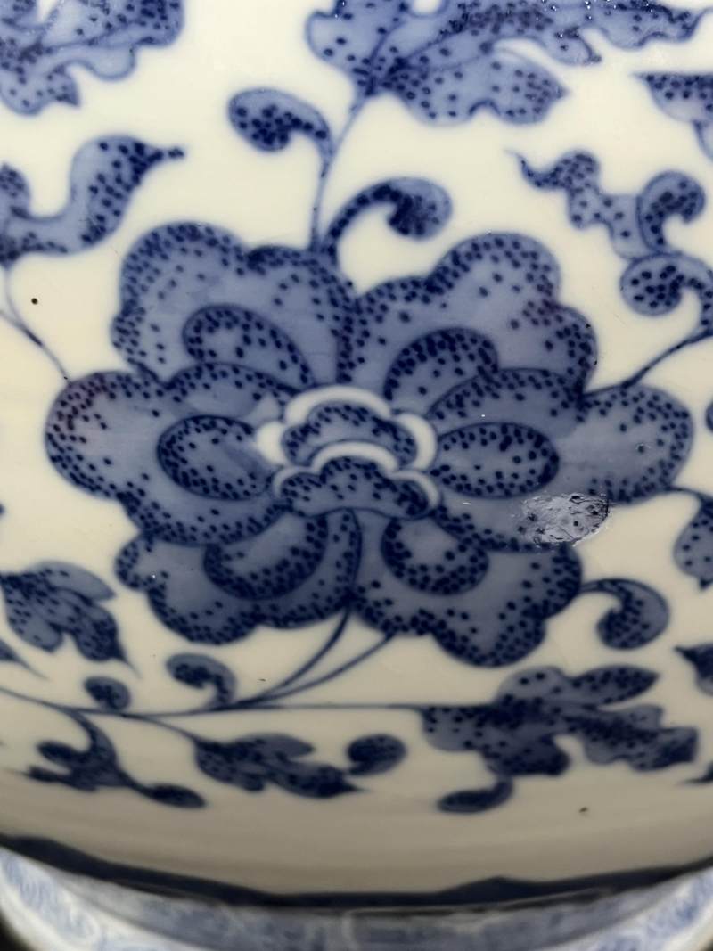 清晚期 青花缠枝莲纹赏瓶 - 图10