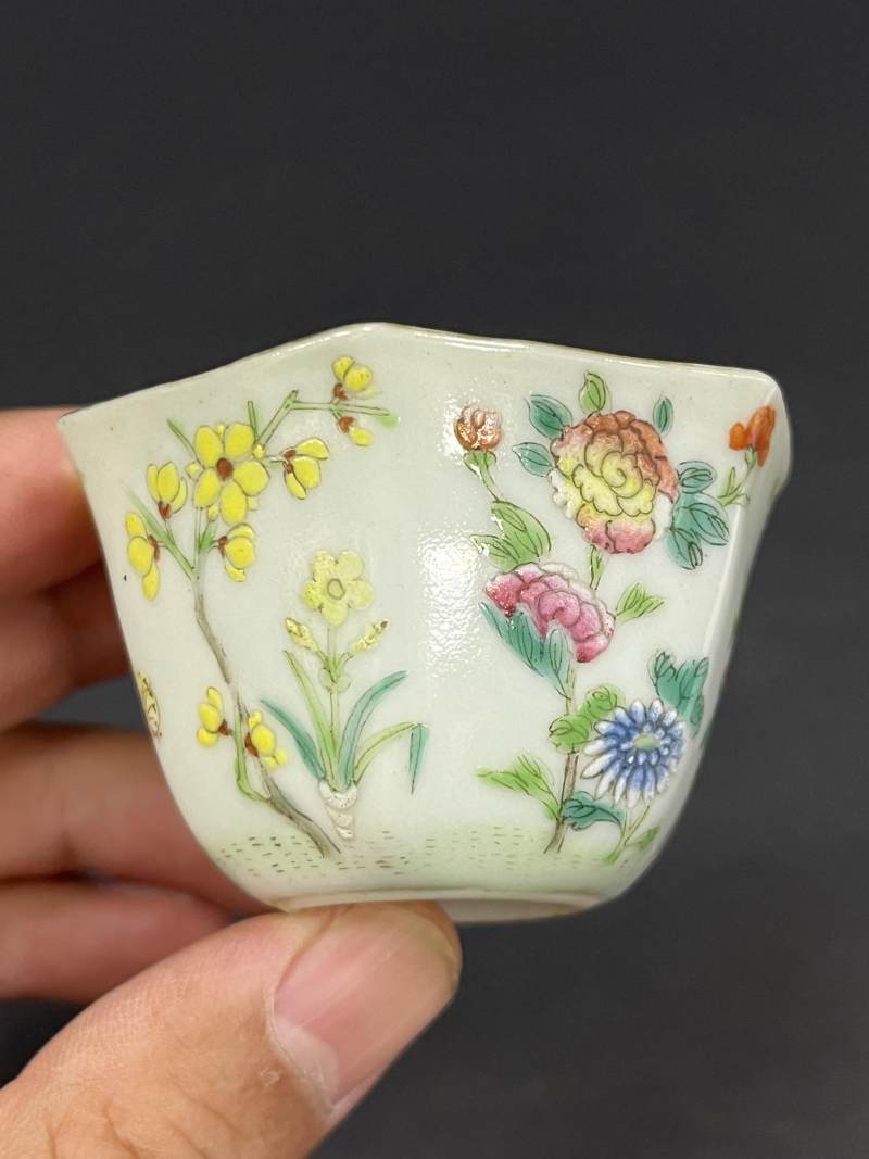 清嘉庆 粉彩十二花神图六方杯 - 图3