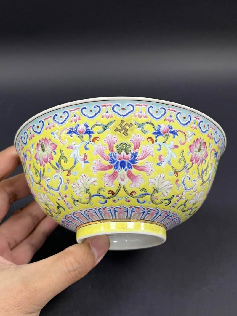 清道光 黄地洋彩万年如意图碗 - 图6