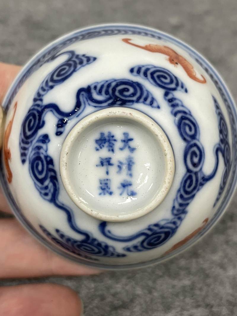 清光绪 青花矾红洪福齐天图杯、碗、盖碗、盘、匙八十三只 - 图57
