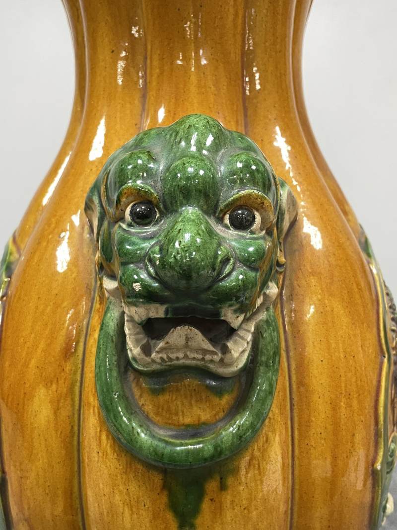 清 珐华鱼化龙纹海棠形狮耳大尊 - 图26