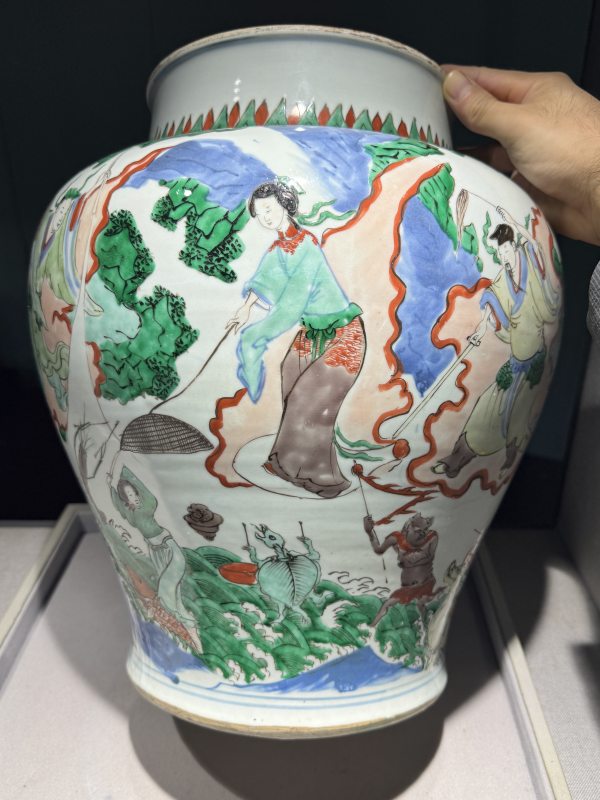 清康熙 青花五彩八仙闹海图大盖罐 - 图19