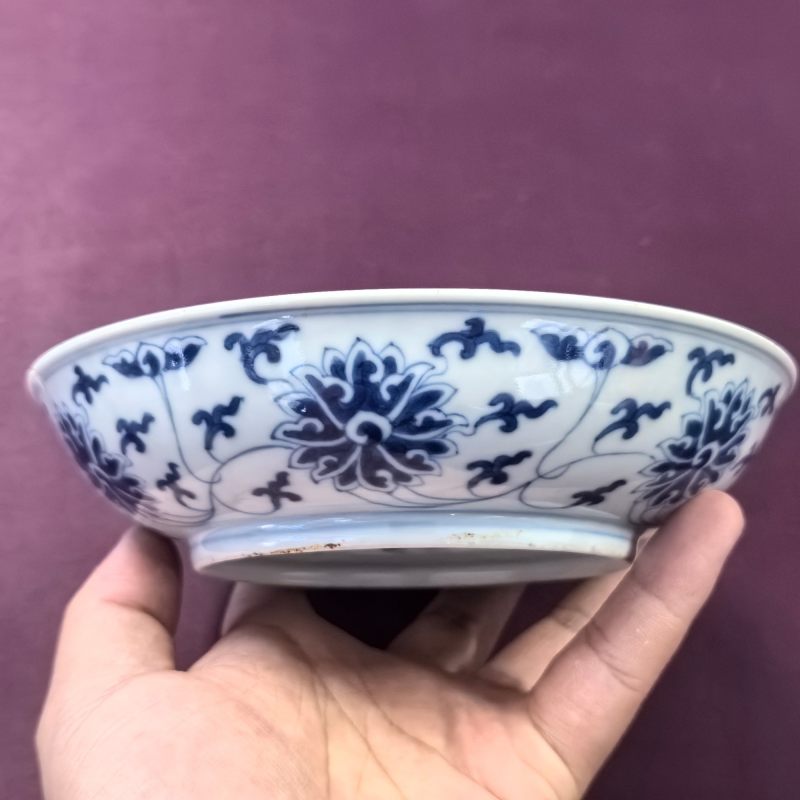 清同治 青花缠枝莲纹盘 - 图6