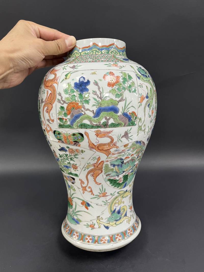 清康熙 五彩瑞兽花蝶纹将军罐一对 - 图5