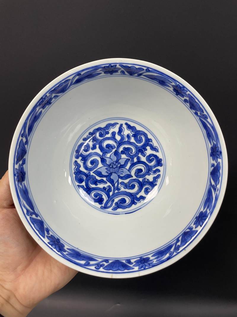 清康熙 青花缠枝莲纹大碗 - 图8