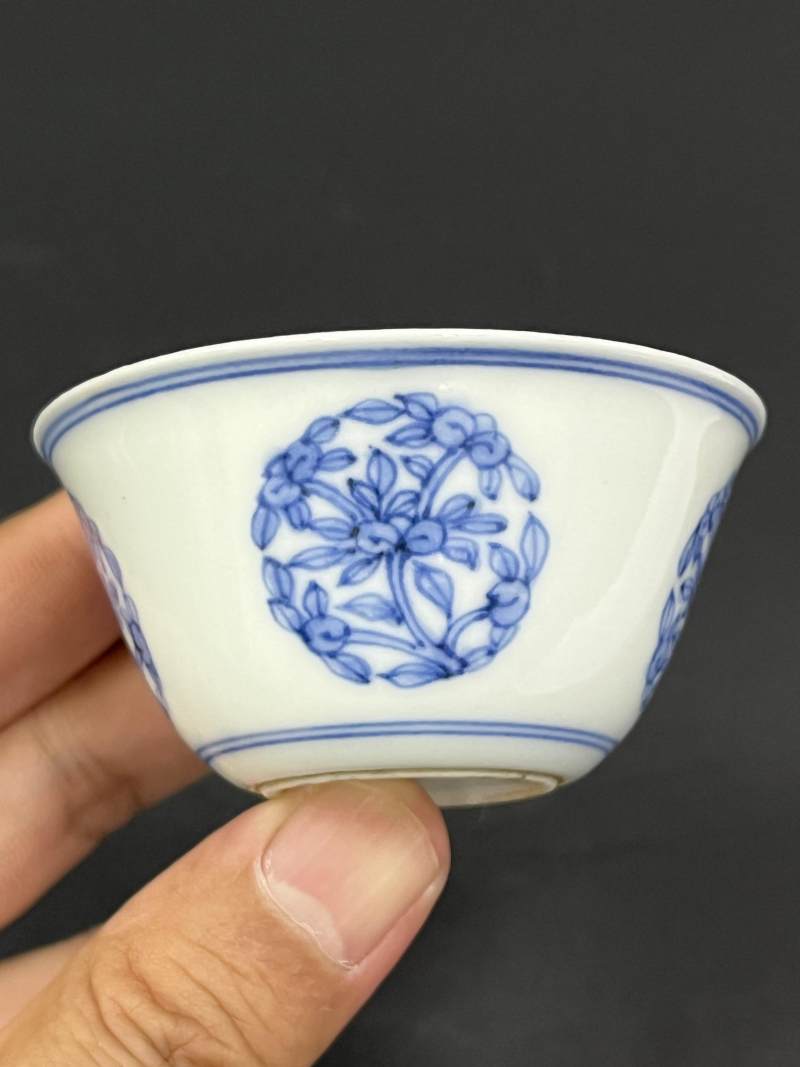 明末清初 青花团花纹杯三只 - 图12