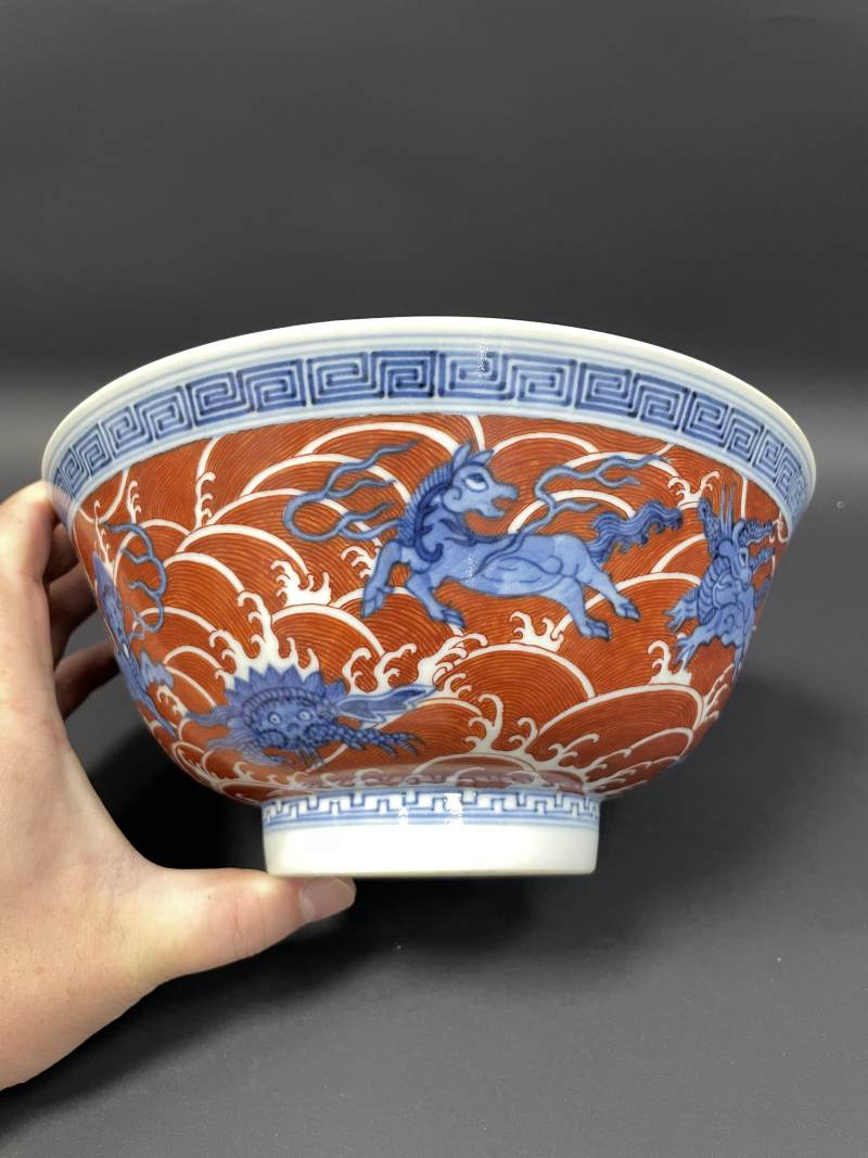 清道光 青花矾红海兽纹大碗 - 图3