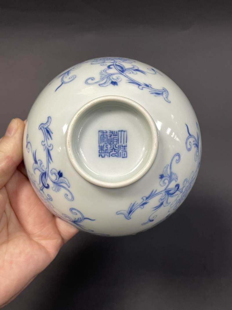 清道光 青花并蒂莲纹碗 - 图8