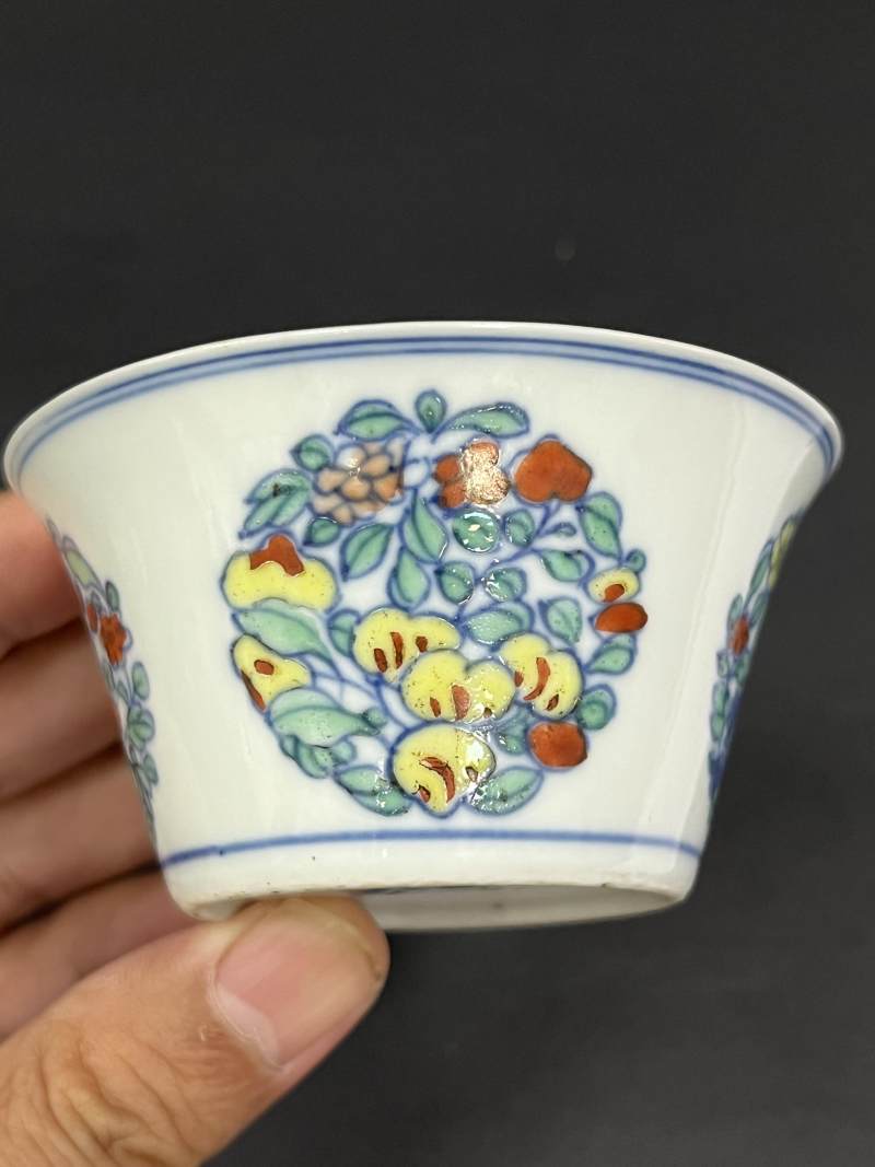 清康熙 仿成化斗彩团花果纹马蹄杯 - 图4