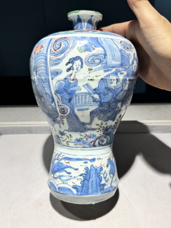 明万历 青花五彩人物故事图梅瓶 - 图13