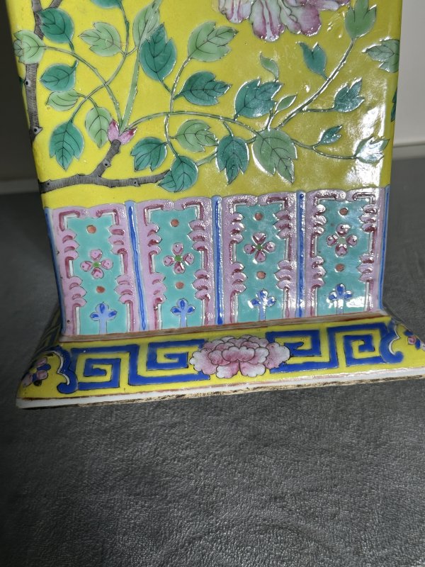 清晚期 黄地粉彩游龙花卉四方箭筒 - 图9