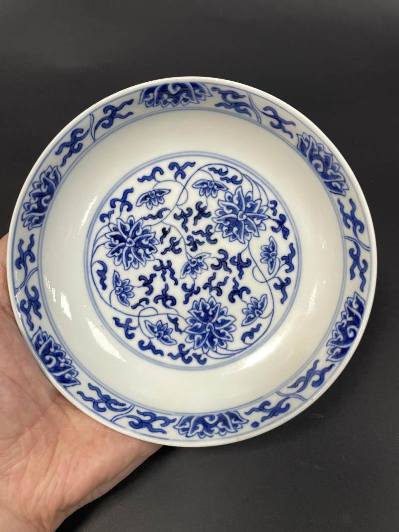清同治 青花缠枝莲纹盘 - 图2