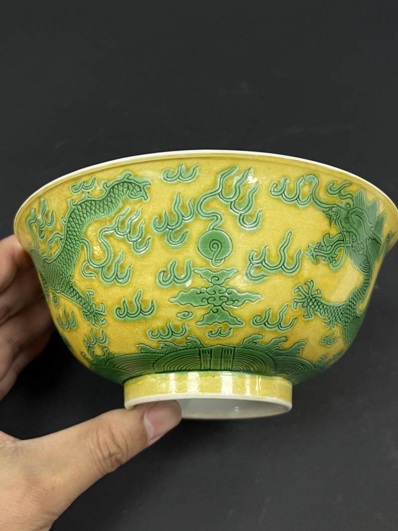 清光绪 黄地绿彩云龙纹碗 - 图2