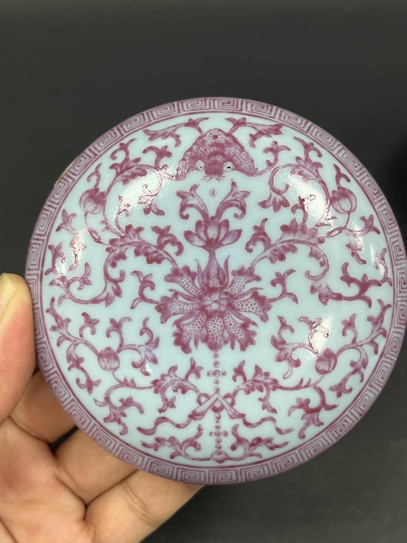 清晚期 天蓝釉胭脂红缠枝莲蝠纹围棋罐一对 - 图10