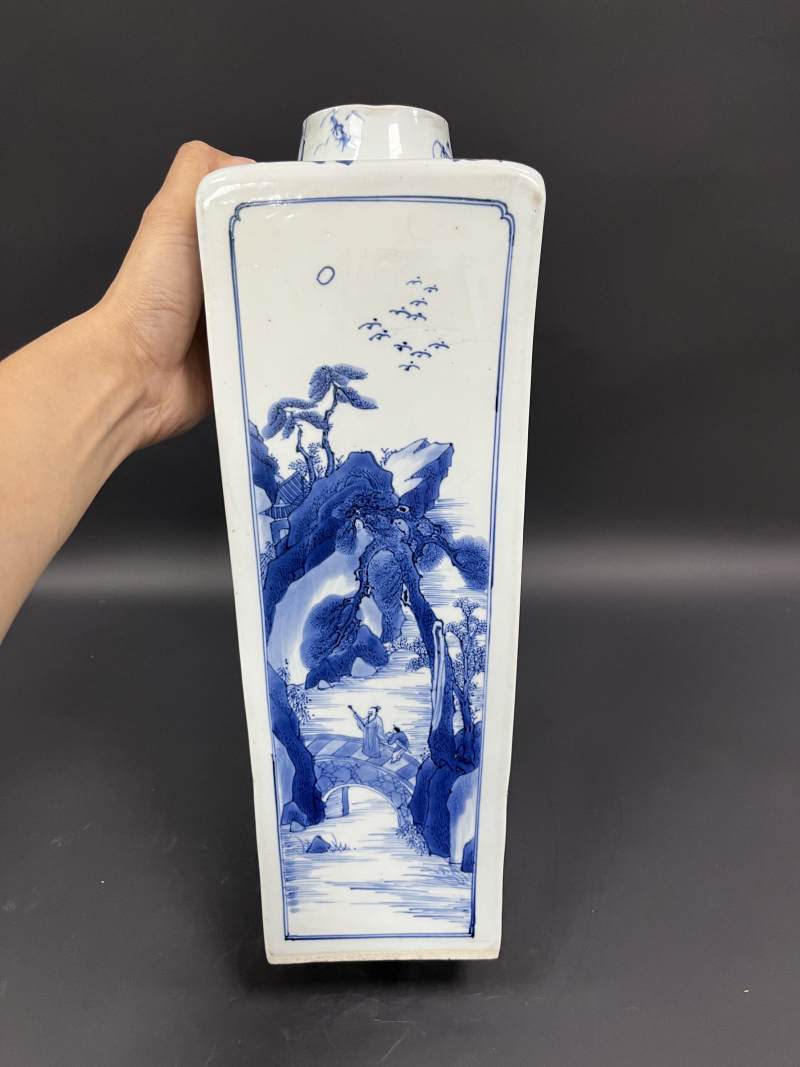 清康熙 青花山水人物纹天圆地方瓶 - 图5