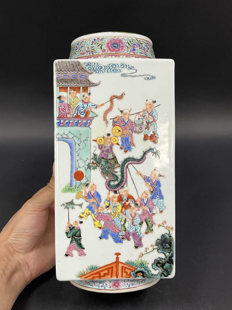 民国 粉彩百子婴戏图琮式瓶 - 图6