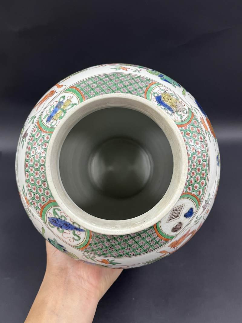 清康熙 五彩瑞兽花蝶纹将军罐一对 - 图7