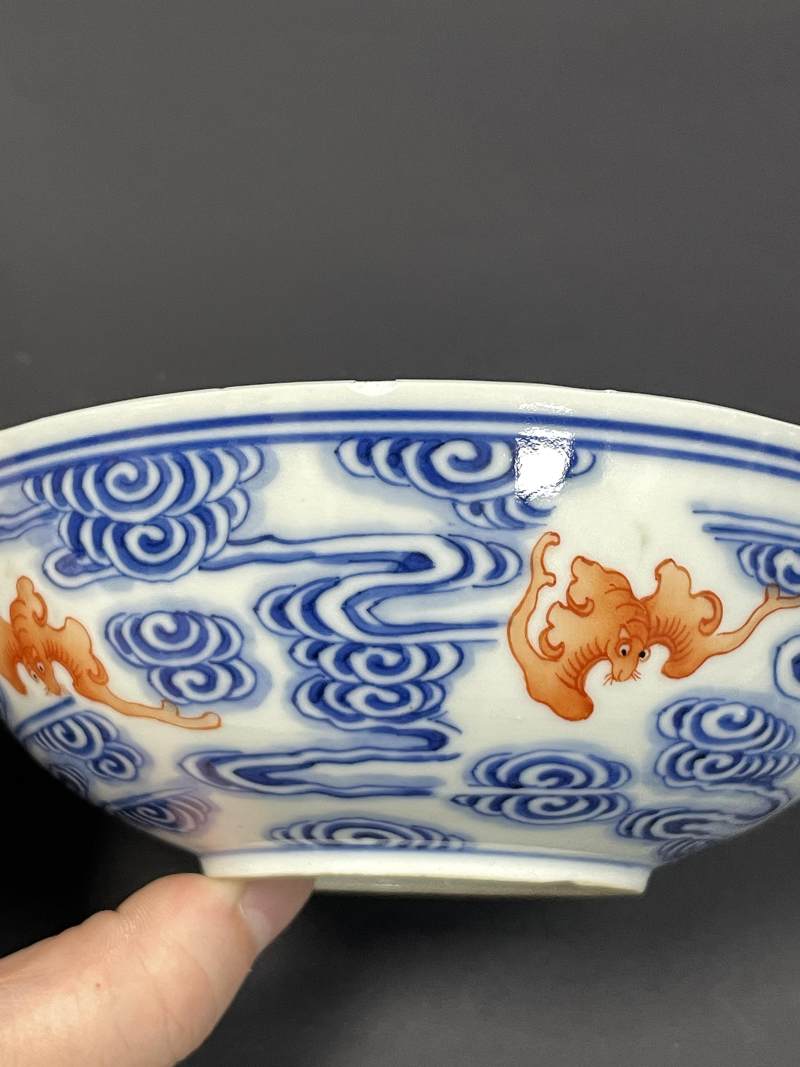 清晚期 青花矾红云蝠纹卧足碗 - 图12