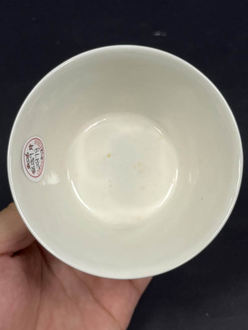 清康熙 浆胎青花缠枝莲托八宝纹马蹄杯一对 - 图9
