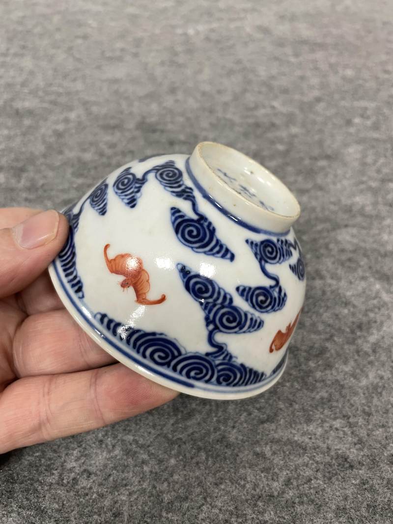 清光绪 青花矾红洪福齐天图杯、碗、盖碗、盘、匙八十三只 - 图138