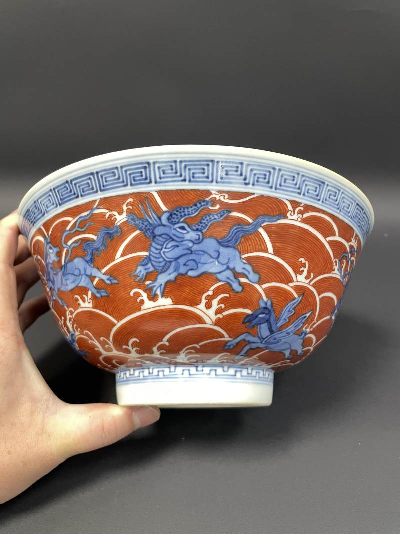 清道光 青花矾红海兽纹大碗 - 图4