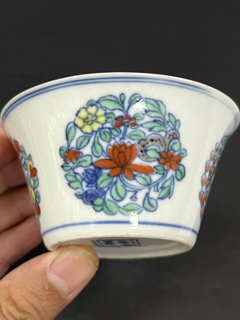 清康熙 仿成化斗彩团花果纹马蹄杯 - 图5