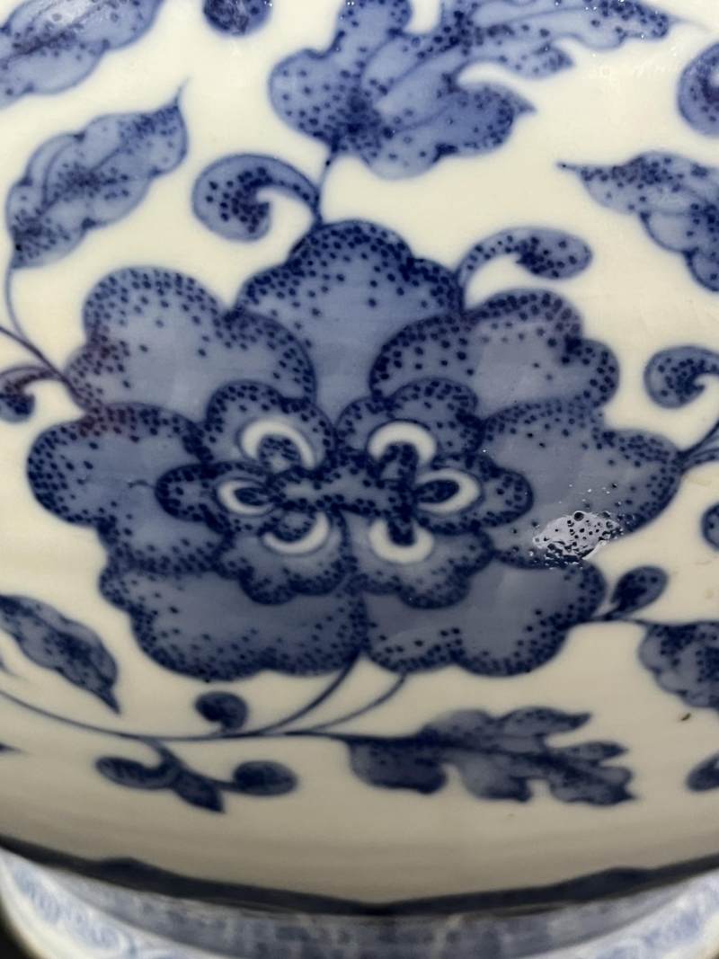 清晚期 青花缠枝莲纹赏瓶 - 图11