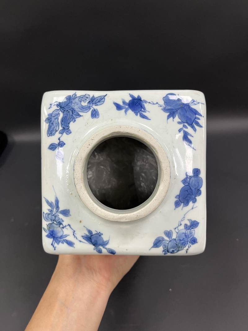 清康熙 青花山水人物纹天圆地方瓶 - 图6