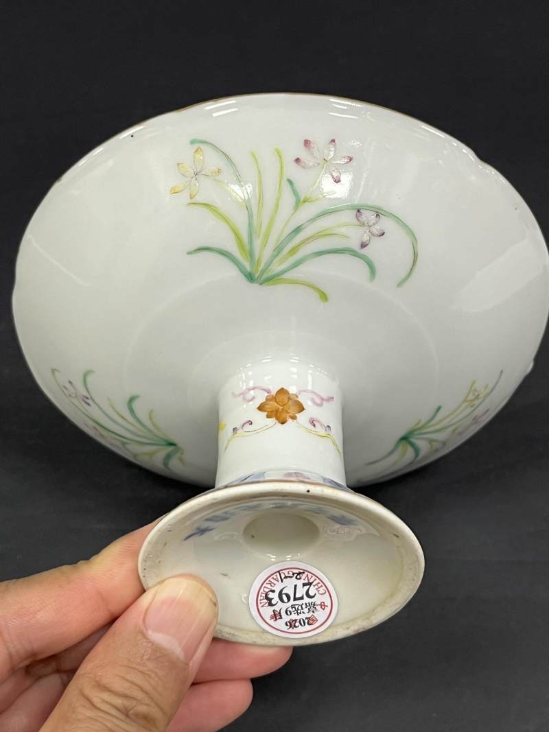 清光绪 粉彩花虫纹高足盘一对 - 图4