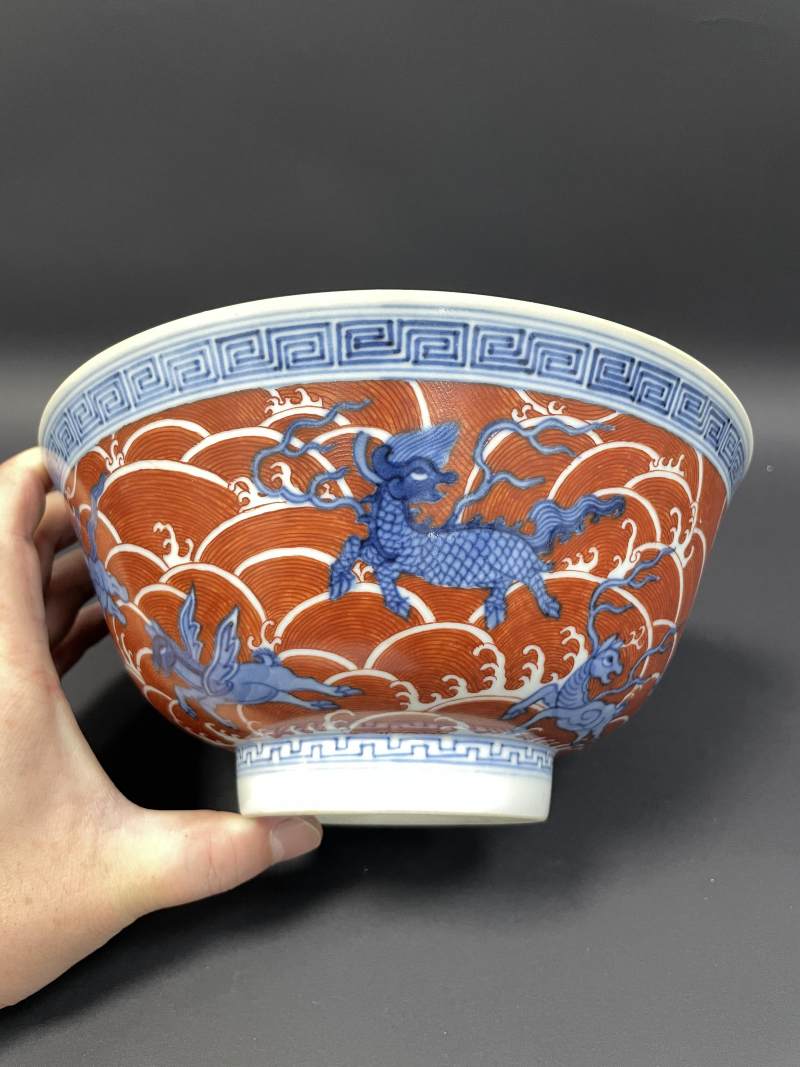 清道光 青花矾红海兽纹大碗 - 图5